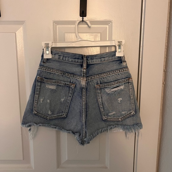 Signature 8 Distressed Denim Shorts Low rise Size S - Picture 2 of 5